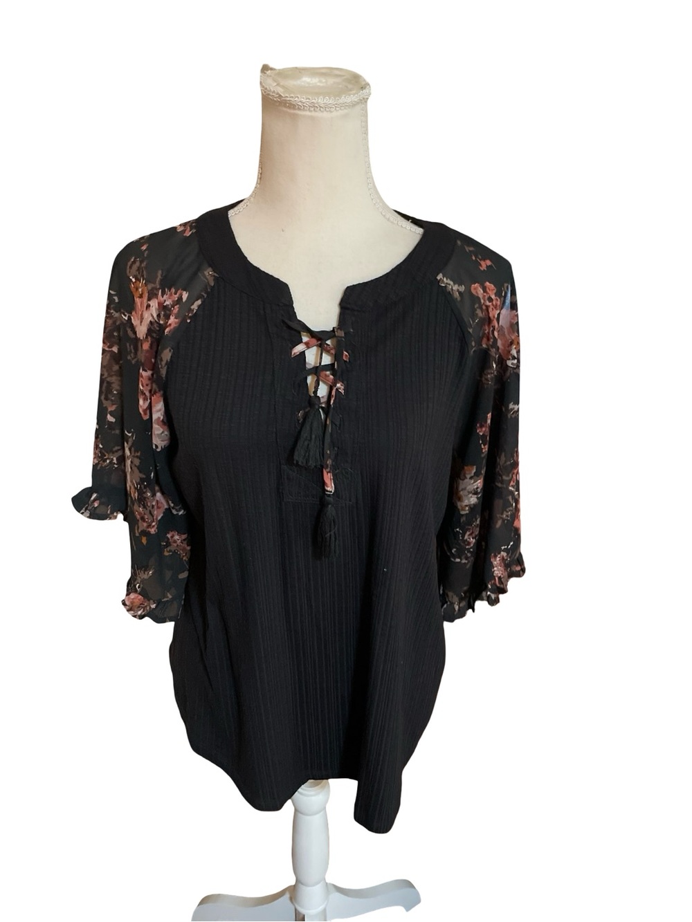 Maurices gray quarter sleeve Tshirt ribbed MEDIUM ruffle floral chiffon tassel - Picture 2 of 14